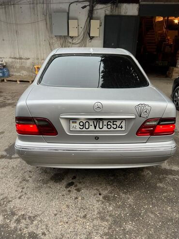 Mercedes-Benz: Mercedes-Benz 220: 2.2 l | 2001 il Sedan