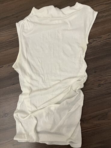 Eynəklər: Zara kofta 
M razmer 
Nazikdir iç gösteren materialdır — 12