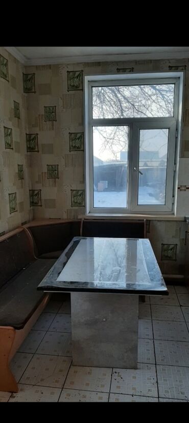 сдаю частный дом в бишкеке: 57 м², 3 комнаты, Парковка, Забор, огорожен