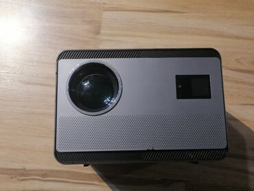 Projektori: Multimedijalni Smart Android projektor – LED Ima fleku u slici. - — 9