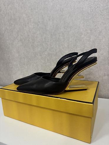 fendi canta: Temiz deri. 37 razmer 1 defe geyilib 350 azn alinib — 2