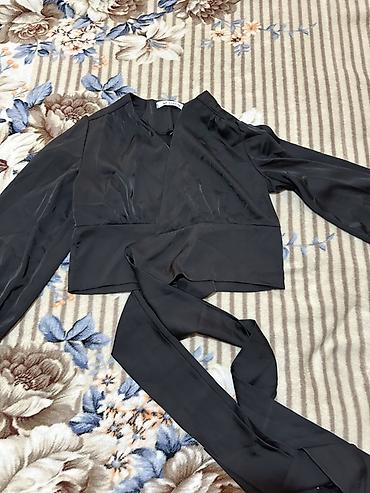 Брючные костюмы: Женские вещи набором: 1) Двойка бордового цвета из мягкого трикотажа — 11