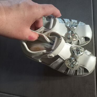 monah obuca – слике: Sandals, Size - 32