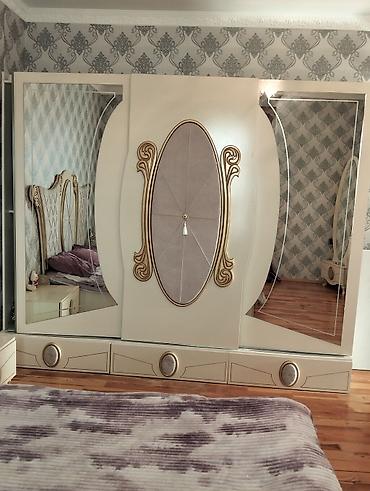 Yataq otağı dəstləri: Bu yataq dəsti yataq otağınız üçün rahat və zərif bir seçimdir. Dəstə — 4