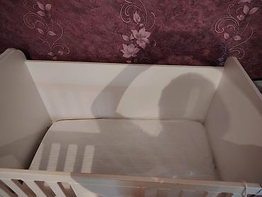 решотка: Ağ rəngli çoxfunksiyalı beşik-komod - Material: MDF/taxta — 2