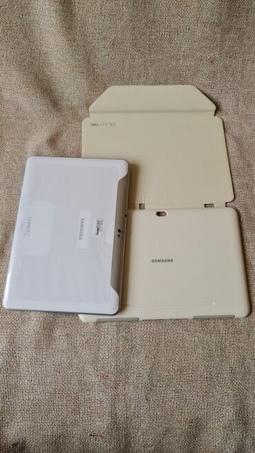 Tableti: Samsung tablet veliki 10.1 inca,sa maskom kao nov ima folije na sebi — 4