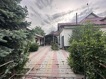 продаю дом ак ордо 1: Продаётся дом в районе Ак-Босого с бизнесом 🏡 Цена: 125 000$ Уютный — 9