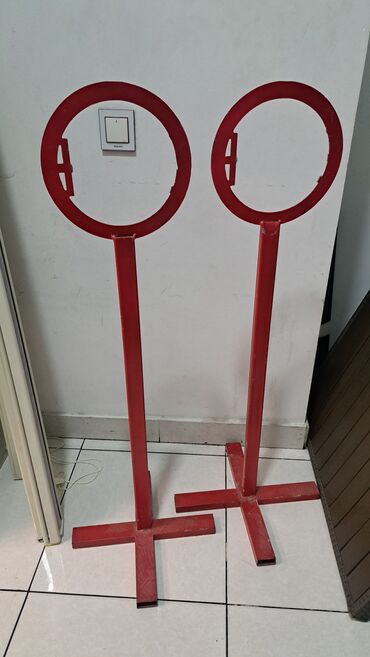Soyuducu avadanlığı: Məhsul: Metal stendlər (2ikisi 30azn .hündürlüyü 110sm