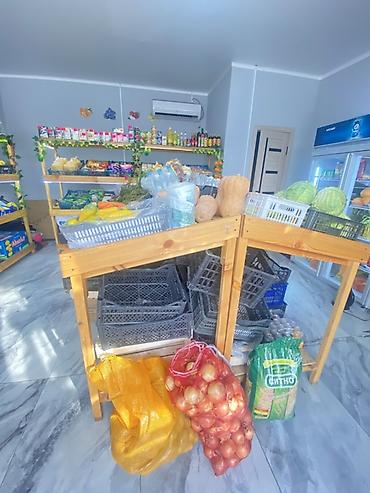 магазин кассир: Продаются деревянные торговые стеллажи и островные столы для магазина — 4