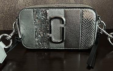 Aksesuarlar: Marc Jacobs The Snapshot çanta – gümüş rəngli, parlaq teksturaların — 1
