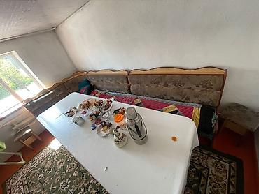 Продажа коттеджей и домов: Продаётся частный дом с мебелью на фото. Описание: Каракол, Салиева 35 — 11