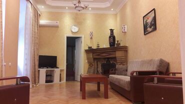 Uzunmüddətli kirayə mənzillər: Səbail rayonu, İçərişəhər metrosu yaxınlığında, Axundov bağının — 1