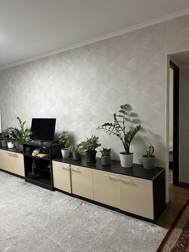 сдам комнату женщине: 65 м², С мебелью