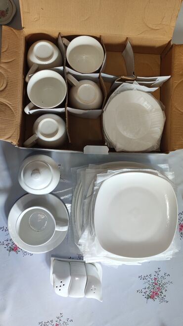 тарелка большая: Столовая посуда, набор: Чашек с тарелочками ×6 Посуда для специй ×4