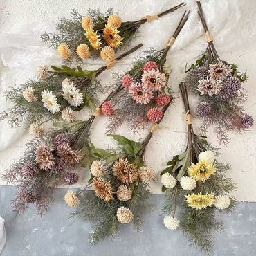 Süni güllər: Məhsul: Süni gül buketləri və kompozisiyalar Təsvir: - Realistik — 29