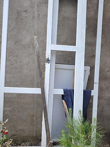 qapi cercivesi: Məhsul: Ağ rəngli pəncərə/örtüklü qapı çərçivələri və taxta — 1