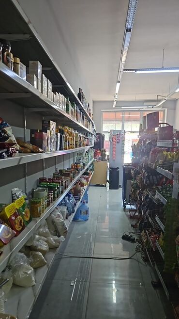 ГАЗ: Tam təchizatlı ərzaq marketi – avadanlıq və vitrinalarla