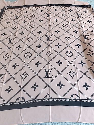 Шарфы, палантины: Шелковый платок с узором. Отличается изысканным дизайном с — 14