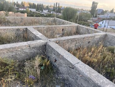 Жер тилкелерин сатуу: 14 соток, Курулуш, Кызыл китеп