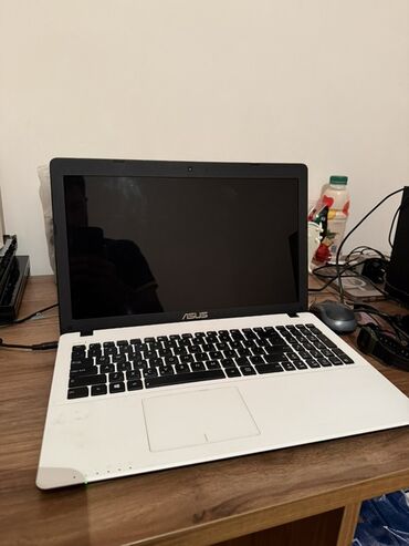 Acer: ASUS 15.6 ", Intel Core i3, 256 GB