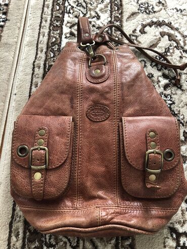 портфель рюкзак ранец: Кожанный рюкзак унисекс, в очень хорошем состоянии, цену можем