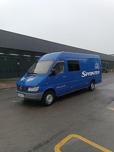 Аренда фургона: Mercedes‑Benz Sprinter — цельнометаллический фургон синего цвета с — 2