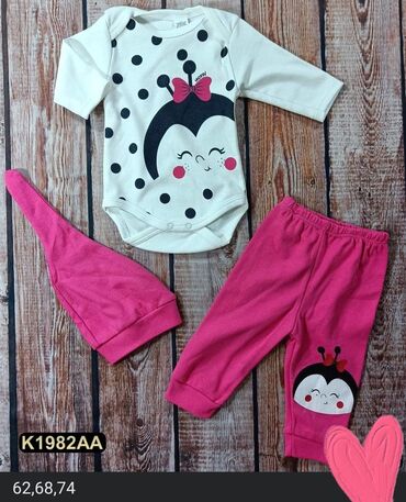 Kompleti: Dečiji kompletici 
3 KOMPLETA 2000 din — 5