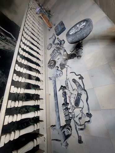 Avtomobilin digər elektrik sistemləri: Istenilen elektironikaya aid olan hissesi var .beyin ve sunurlari pult — 8