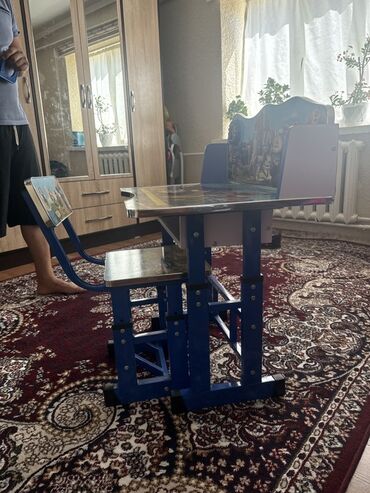 цвета офисной мебели названия: Комплект детской мебели, состоящий из парты и стула, предназначен для