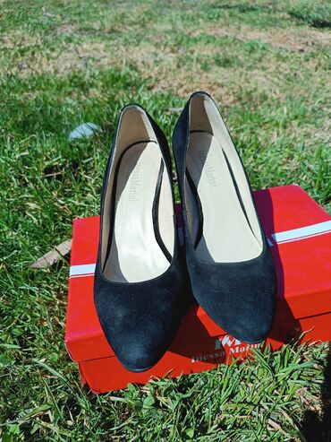 красные замшевые туфли: Туфли MARINI, 36, цвет - Черный