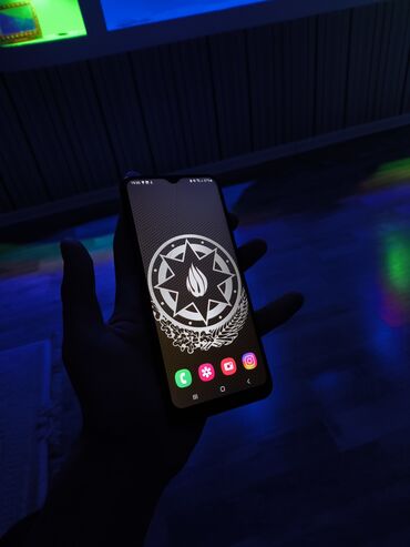 Samsung: Samsung Galaxy A13, 4 GB, rəng - Qara, Qırıq — 4