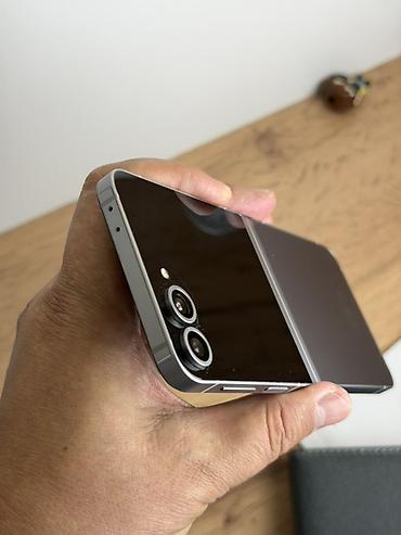 флешка 256 гб: Samsung Galaxy Z Flip 6, Б/у, 256 ГБ, цвет - Серебристый, 2 SIM — 5