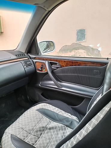 Mercedes-Benz: Mercedes-Benz E 280: 2.8 l | Sedan — 16