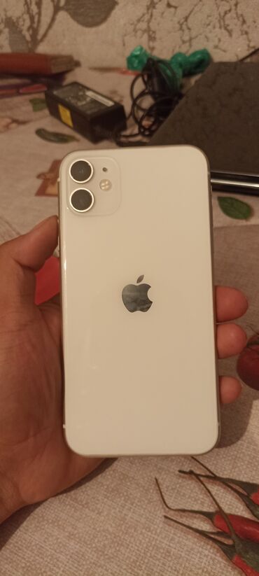 Apple iPhone: IPhone 11, Б/у, 64 ГБ, Белый, 76 %