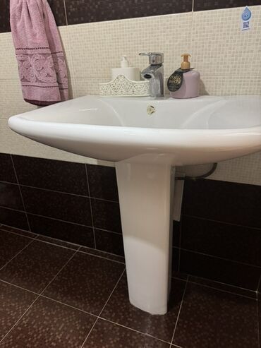 силиконовая форма: Təcili satılır,Ayaqlı və ağ rəngli keramika lavabo, hamam otaqları