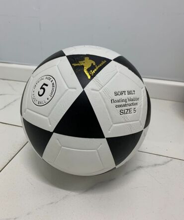 мяч футбольный цена: Продаю мячи футбольный мяч новый,брали для футбола,в итоге так и не