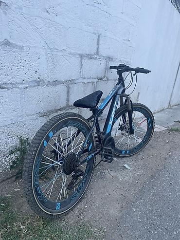 İdman velosipedləri: SAFT markalı, qara və mavi rənglərdə dağ velosipedi. Bu model disk — 1