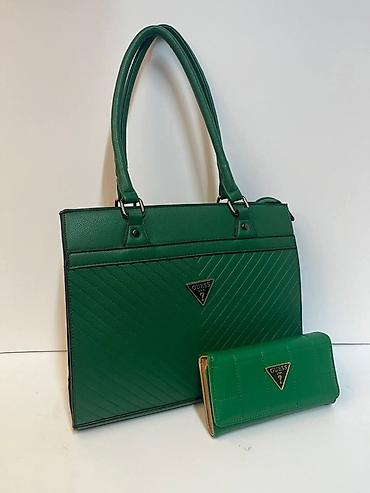 Torbe: GUESS torbe – kolekcija u smaragdno zelenoj boji
3600 din — 4