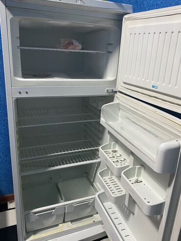 холодильник витрины: Муздаткыч Stinol, Колдонулган, Эки камералуу