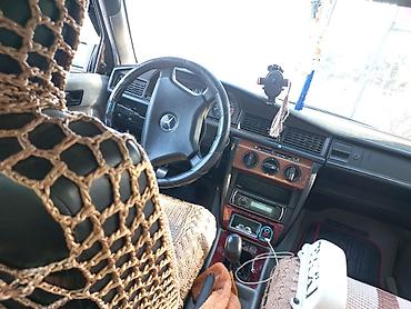 mercedes şəkilləri: Mercedes-Benz 190 (E190) sedan. Avtomobil klassik kvadrat кузов — 5