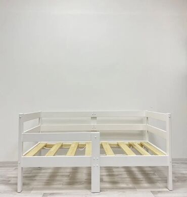 2 х спальная кровать: Продаю детскую кроватку 
Размер кроватки 140*70
С матрасом вместе