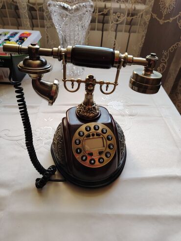idman kaskası: Antik telefon