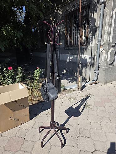 Напольная вешалка для одежды и аксессуаров - Материал: металл - Цвет at lalafo.kg Напольная вешалка для одежды и аксессуаров - Материал: металл - Цвет