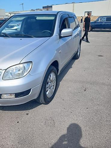 Mitsubishi: Mitsubishi Airtrek, gümüşü rəng, 5 qapılı krossover/gəzinti — 3