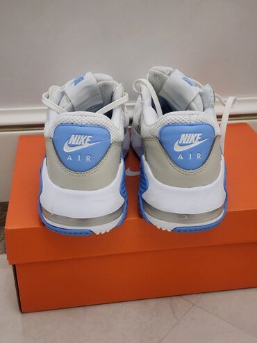 баскетбольные ботасы: Кроссовки Nike Air - Модель: Nike Air (серия с видимой воздушной