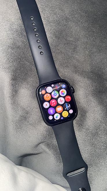 Apple Watch Series 7, 45 mm, qara alüminium korpus və qara silikon