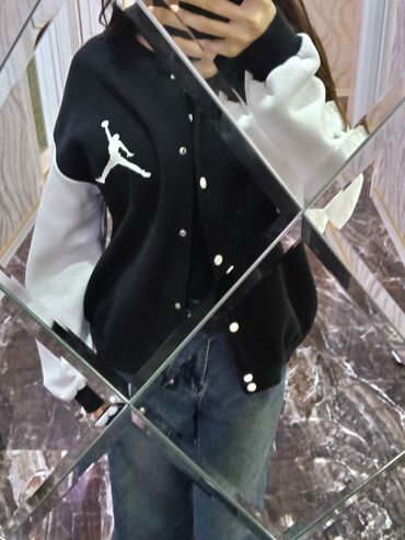 jaketlər instagram: Unisex beyzbol üslublu jaket (qara-ağ) - Rəng: gövdə qara, qol