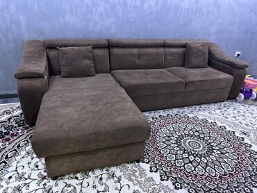 мягкий диван: Угловой диван, цвет - Коричневый, Б/у