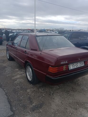 mercedes r17: Mercedes-Benz 190: 1.8 l | 1992 il Sedan