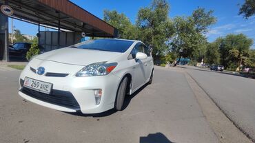 гостиница в районе политеха: Toyota Prius: 2012 г., 1.8 л, Вариатор, Гибрид, Хэтчбэк